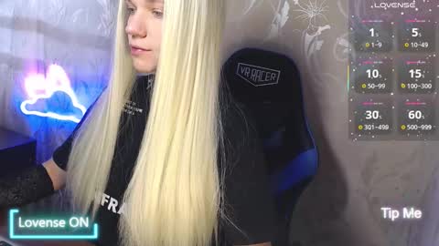 Snapshot of karolynafox chatting on March 14, 9:04 am Caroline Fox online show from March 14, 9:04 am