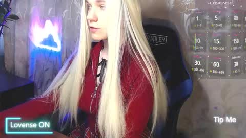 Snapshot of karolynafox chatting on March 21, 9:03 am Caroline Fox online show from March 21, 9:03 am
