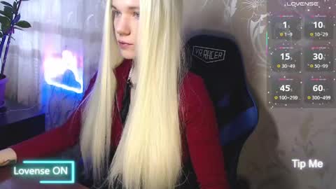 Snapshot of karolynafox chatting on March 22, 8:07 am Caroline Fox online show from March 22, 8:07 am