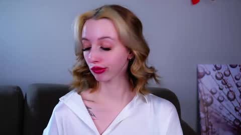 Snapshot of karonberkman chatting on February 23, 12:02 pm Angel online show from February 23, 12:02 pm