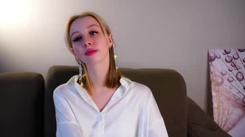 Snapshot of karonberkman chatting on February 27, 12:49 pm Angel online show from February 27, 12:49 pm