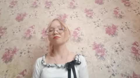 Snapshot of karoncabeza chatting on February 25, 7:18 am Sara online show from February 25, 7:18 am