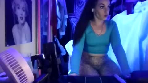 Snapshot of kash_kitty13 chatting on January 18, 2:37 am kash_kitty13 online show from January 18, 2:37 am
