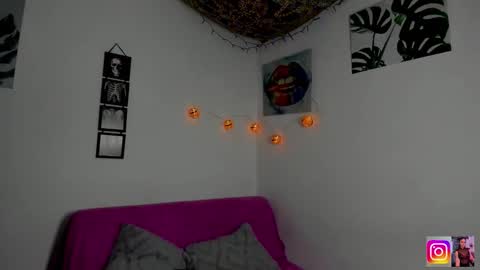 Snapshot of kassandra_james chatting on October 25, 12:02 pm kassandra james online show from October 25, 12:02 pm