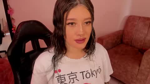 Alicia online show from April 22, 5:47 pm