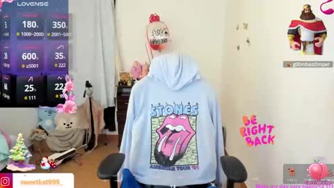 Snapshot of kat_ly_chan chatting on December 17, 12:01 am Kat online show from December 17, 12:01 am