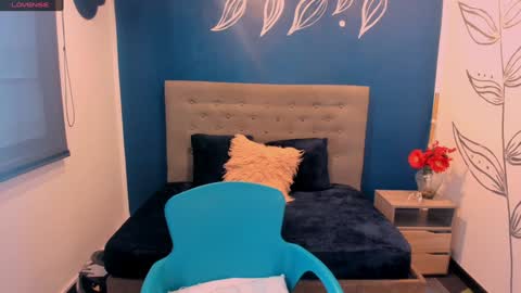 Snapshot of katahoot_ chatting on December 4, 7:56 pm K A T A H O O T online show from December 4, 7:56 pm