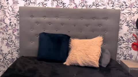 Snapshot of katahoot_ chatting on December 29, 8:11 am K A T A H O O T online show from December 29, 8:11 am