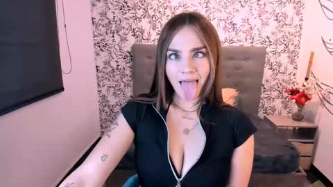 Snapshot of katahoot_ chatting on March 10, 10:55 pm K A T A H O O T online show from March 10, 10:55 pm