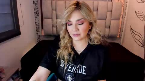 Snapshot of katahoot_ chatting on November 10, 8:30 pm K A T A H O O T online show from November 10, 8:30 pm