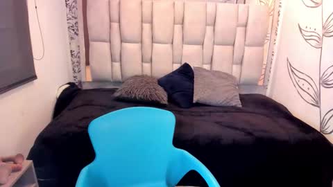 Snapshot of katahoot_ chatting on November 14, 8:18 pm K A T A H O O T online show from November 14, 8:18 pm