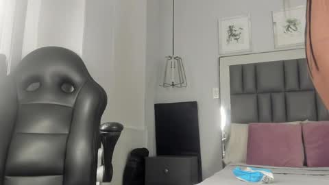 kataleya_west online show from April 4, 11:51 am