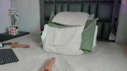 Snapshot of kataleya_west chatting on June 5, 9:09 pm kataleya_west online show from June 5, 9:09 pm