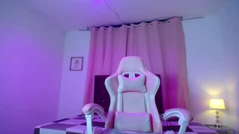 Snapshot of katalina_miles chatting on December 3, 7:32 am Katalina Miles online show from December 3, 7:32 am