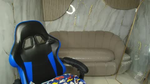 Katalina  online show from April 6, 8:10 pm