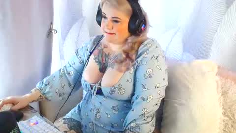 KatarinaArria online show from July 10, 7:56 am