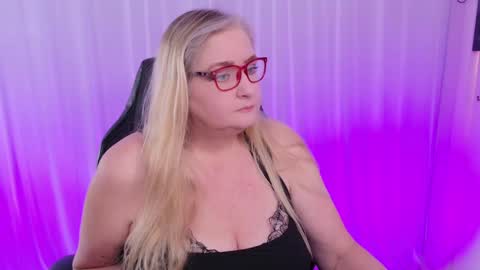 Snapshot of katdsinclair chatting on February 4, 5:34 pm Kat D Sinclair online show from February 4, 5:34 pm