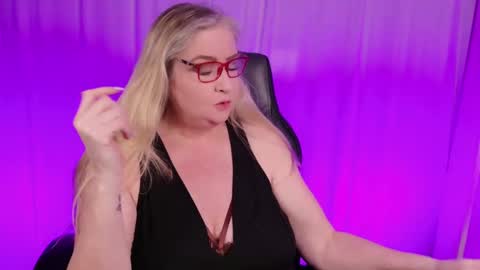 Snapshot of katdsinclair chatting on February 8, 3:30 am Kat D Sinclair online show from February 8, 3:30 am