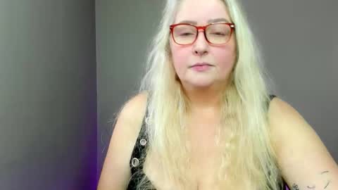 Snapshot of katdsinclair chatting on November 30, 3:38 pm Kat D Sinclair online show from November 30, 3:38 pm