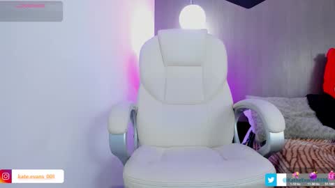 Snapshot of kate_evans1 chatting on October 30, 5:20 am Kate Evans online show from October 30, 5:20 am