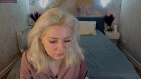 Snapshot of kate_krose chatting on February 17, 1:13 am Kate online show from February 17, 1:13 am