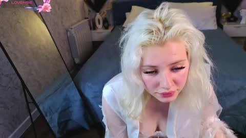 Snapshot of kate_krose chatting on March 2, 7:15 am Kate online show from March 2, 7:15 am