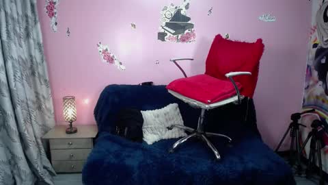 kate_lawrence_ online show from December 12, 10:45 am