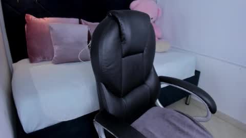 Snapshot of kate_lua chatting on February 25, 12:04 pm kate lua online show from February 25, 12:04 pm