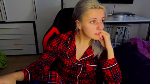 Snapshot of kate_sexhouse chatting on December 3, 6:59 am Kate Sex-House MILA WAYGMT2 MonTue 0300am-1500am online show from December 3, 6:59 am