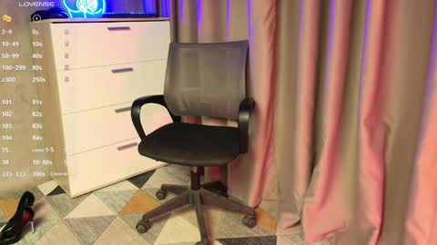 kateample online show from May 16, 10:36 am