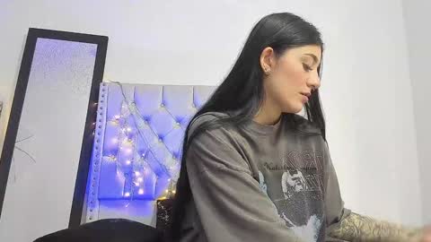 love meeee online show from October 14, 6:20 pm