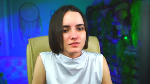 katewillows online show from April 3, 4:21 am