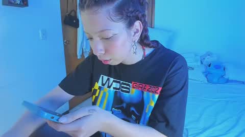 Snapshot of kathc_19 chatting on December 21, 3:58 am Katerine online show from December 21, 3:58 am