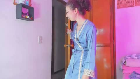 Snapshot of kathc_19 chatting on December 28, 3:37 am Katerine online show from December 28, 3:37 am