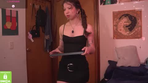 Snapshot of kathc_19 chatting on December 4, 2:21 am Katerine online show from December 4, 2:21 am