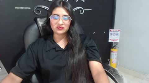 Call me Lau  online show from May 7, 10:26 pm
