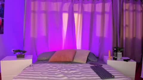 Snapshot of katherinee_scott chatting on April 23, 9:06 pm your kathe online show from April 23, 9:06 pm