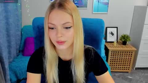 Snapshot of katherineepierce chatting on November 7, 5:57 pm Katherine online show from November 7, 5:57 pm