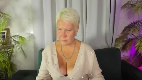 Snapshot of kathy_sunn chatting on September 29, 7:02 am Kathy online show from September 29, 7:02 am