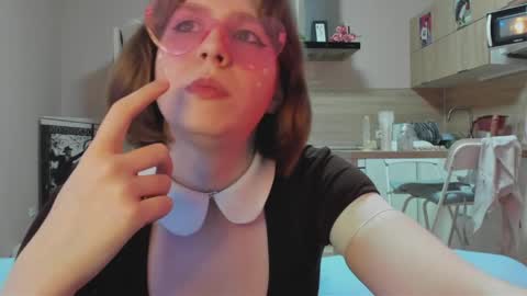 Snapshot of katia_npzd chatting on May 4, 9:00 pm KatieNPZD online show from May 4, 9:00 pm