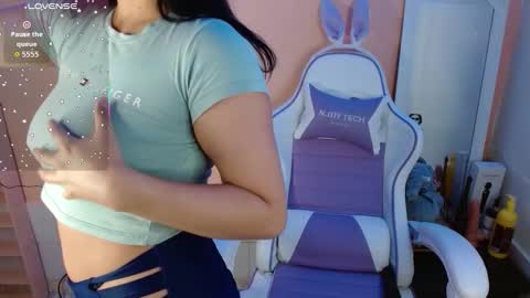 Snapshot of katia_rous_69 chatting on December 23, 9:29 am katia online show from December 23, 9:29 am