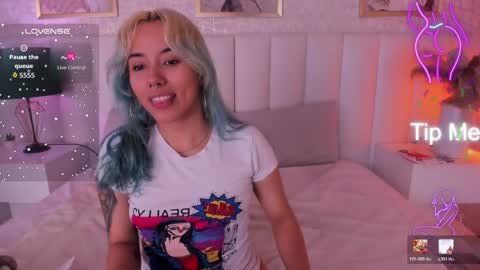 katia sofia cuper online show from April 8, 11:59 pm