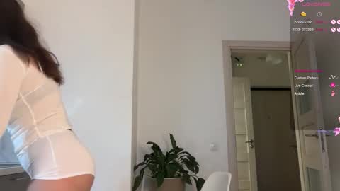 Snapshot of katie________ chatting on October 26, 7:14 am Katienext stream online show from October 26, 7:14 am