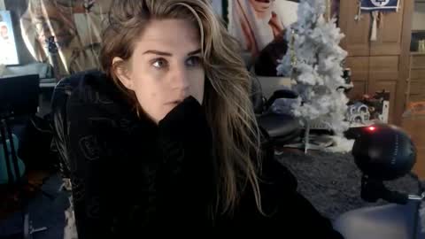 Snapshot of katiecutie_5 chatting on December 4, 4:44 am Katie online show from December 4, 4:44 am