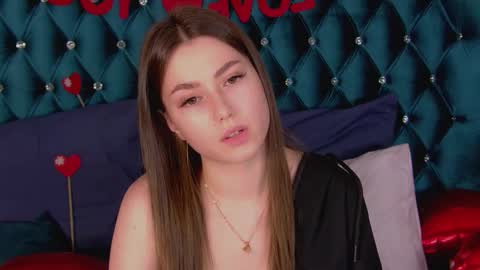 katiereeves online show from February 12, 6:14 pm