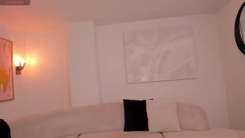 Kate Stonne online show from February 5, 11:15 am