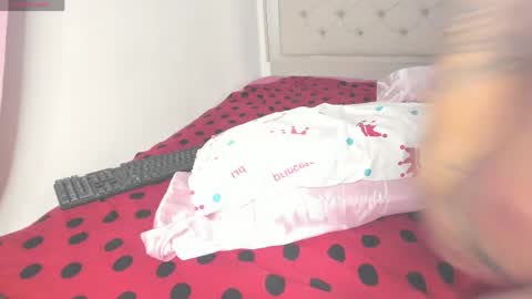 Snapshot of katitaluxury_hot chatting on June 3, 11:32 pm katitaluxury_hot online show from June 3, 11:32 pm