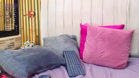 Snapshot of katlyn_martins chatting on February 8, 10:29 pm K A T L Y N online show from February 8, 10:29 pm