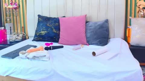 Snapshot of katlyn_martins chatting on February 25, 7:03 pm K A T L Y N online show from February 25, 7:03 pm