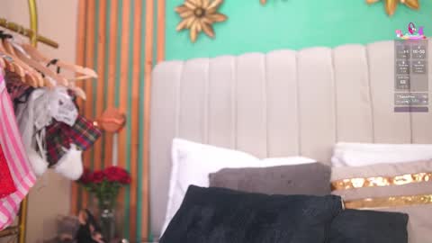 Snapshot of katlyn_martins chatting on December 13, 7:53 pm K A T L Y N online show from December 13, 7:53 pm